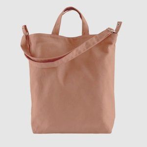 BAGGU Duck Bag Cross-Body Tote Bag in Bisque Soft Pink